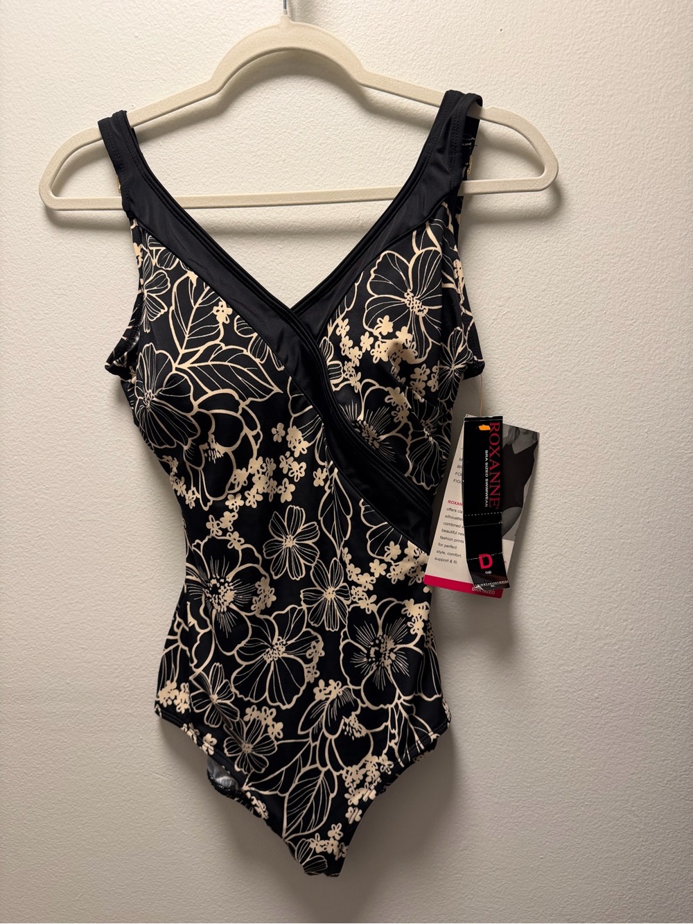 Roxanne Bra Sized Swimwear 10/34D NWT 1 Piece Black & White Crossover Black  Ban